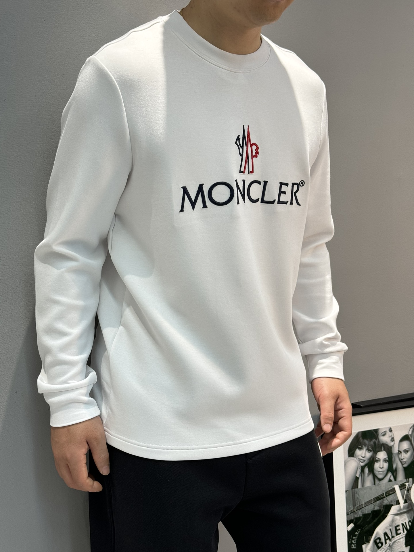 NO:123804,MONCLE*Monkey-Original Single Quality!  24s thickened new long-sleeved T-shirt. Classic brand logo!  The evergreen style. The selected ten thousand needle 3D embroidery craftsmanship is impeccable!  Simple and high-end. The iconic feature of daily clothing.. This item is versatile in style, 320 cotton modal fabric. It is delicate, soft and textured!  Skin-friendly and comfortable!  Super warm!  It is fashionable and easy to wear. The single outfit is very nice~ the color is black, white, blue, and the size S-3Xl (4XL can be customized) has a large style!  175/145 jin suggest L, christian louboutin,tees, t-shirt,alexander wang19860909MONCLE*蒙-口原单品质！24s加厚新款长袖T恤.经典品牌标识！万年青款式.精选万针3D绣花工艺.无可挑剔！简单高级.日常服饰的标志性特征..这款单品风格百搭,320棉莫代尔面料.细腻柔软有质感！亲肤舒适！超级保暖！洋气又好穿单单品.单穿搭配都很nice～颜色黑色.白色.蓝色.码数S-3Xl（4XL可定做）版型偏大！175/145斤建议L,,christian louboutin,tees，t-shirt,alexander wang,Men's clothing