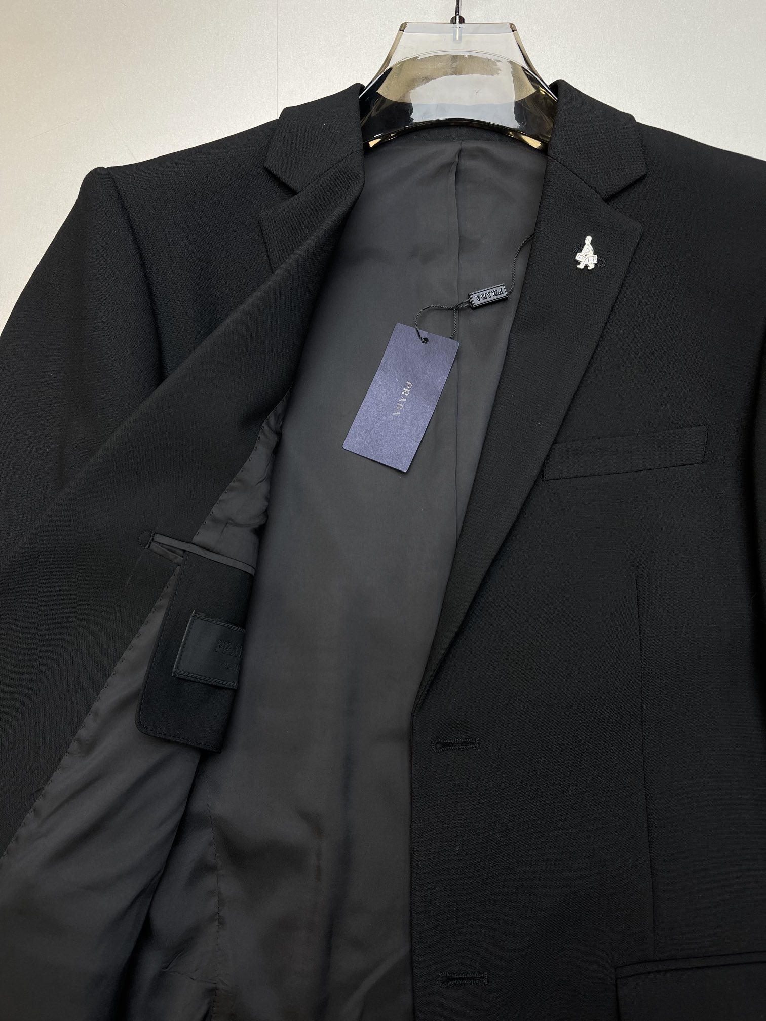PRADA普拉达新款男士商务套西！超高端顶尖一线成衣手工系列，西装领域里的佼佼者，世界公认的顶级面料和工