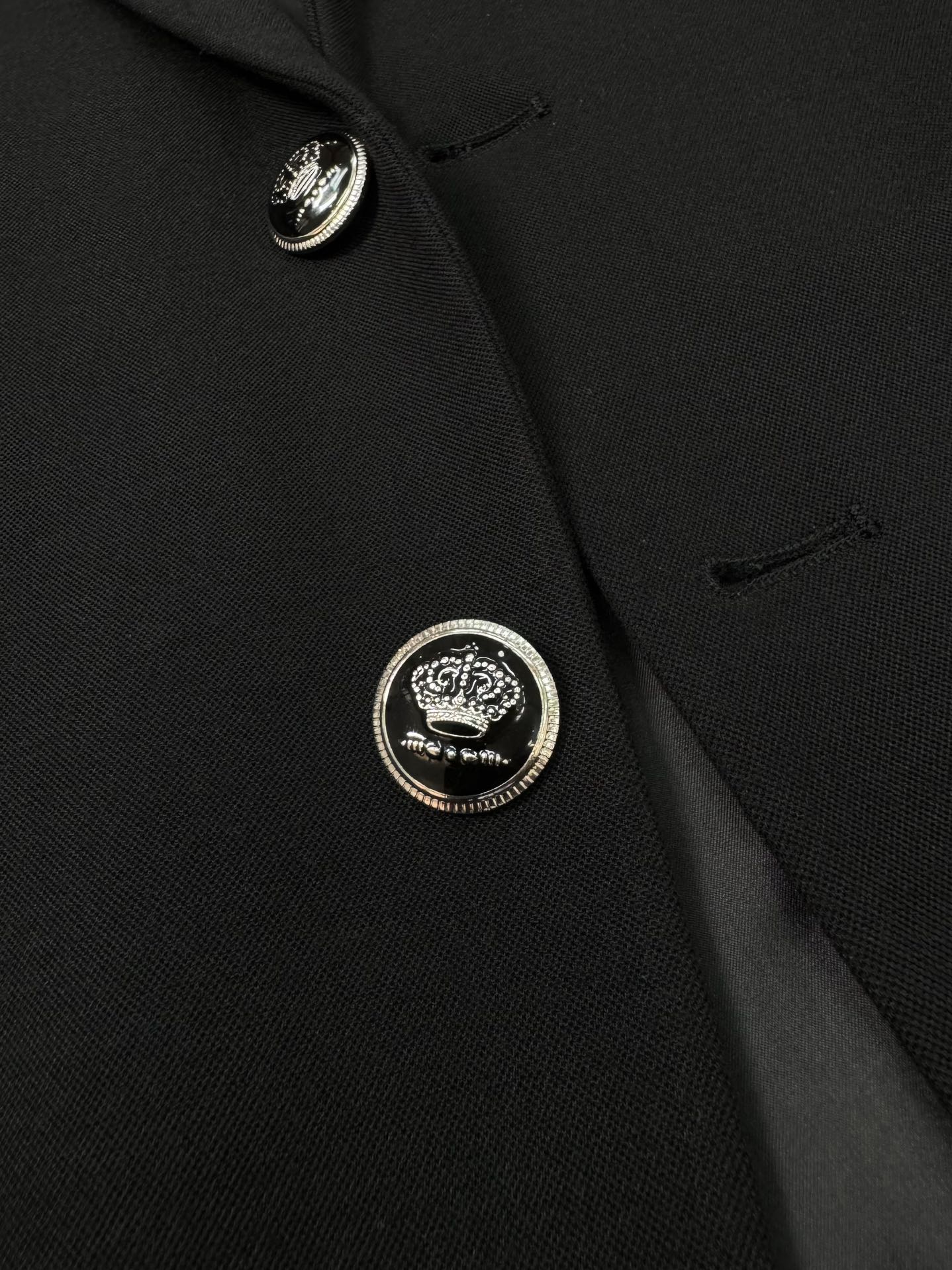 “High-Quality Metal Parchment Dresser with Gold Buttons – Foreign Trade Corporation Recommendation” - 图片 5