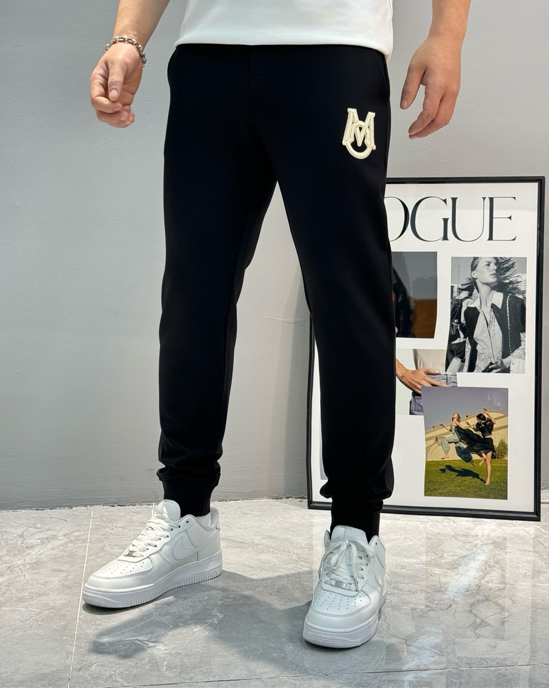 
⚜️Moncle*蒙口25s春季新款休闲裤.绝对有型！精致3D绣花.立体凸凹感强.后兜位经典小帽子镶嵌