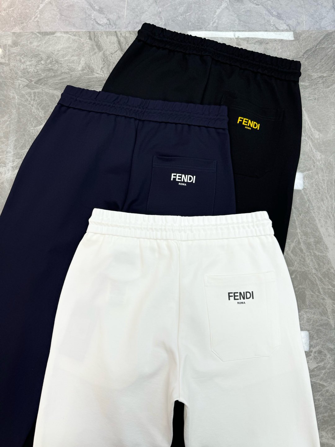 
⚜️FEND*芬-迪25s春季男士时装版休闲裤.经典小怪兽.非常好看的基础款系列！采用定制锦棉面料.属