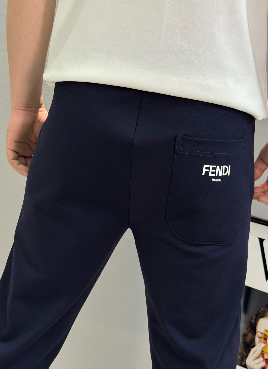 
⚜️FEND*芬-迪25s春季男士时装版休闲裤.经典小怪兽.非常好看的基础款系列！采用定制锦棉面料.属