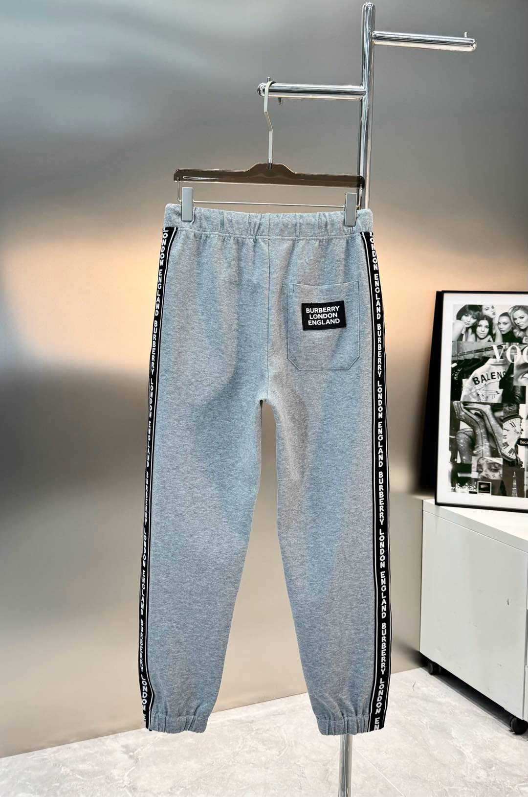 
⚜️BBR*巴宝-莉2025s新品天丝休闲裤.可搭配套装！黑白灰搭配全新设计理念.秋冬季节新一季力推运