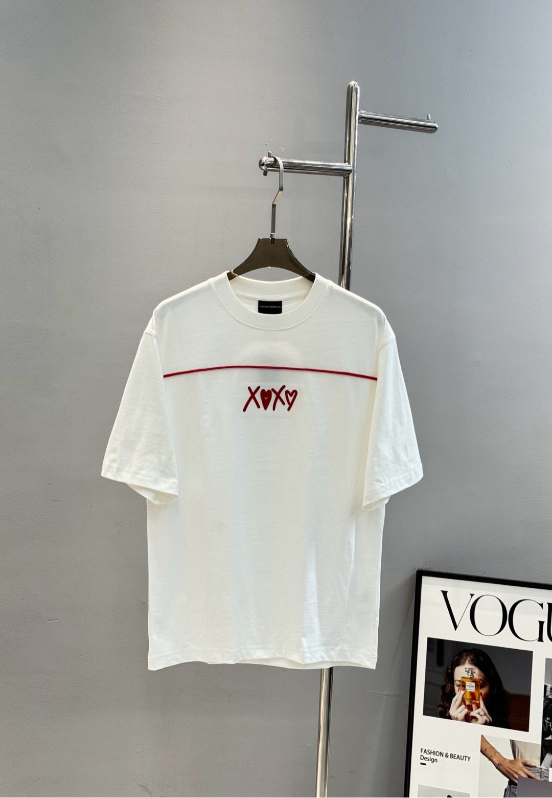 NO:125049,EA7-Armani original single T-shirt. Xiaohongshu synchronized. The same style for men and women!  Youlan Yousa couple love applique embroidered logo letter washing water fermentation grinding process OS loose version half-sleeved T-shirt washing method reverse wrap laundry bag cold water quick machine washing!  !  Do not soak/wash in warm water!  Color white black. European code XS-L (175/140 jin recommended S), Armani,tees, t-shirt, alexander wang19860909EA7-阿玛尼原单T恤.小红书同步.男女同款！又岚又飒情侣爱心贴布绣徽标字母洗水酵磨工艺OS宽松版半袖T恤洗涤方式反面包裹洗衣袋冷水快速机洗！！不得浸泡/温热水洗涤！颜色白色 黑色.欧码XS-L（175/140斤建议S）,,armani,tees，t-shirt,alexander wang,Men's clothing