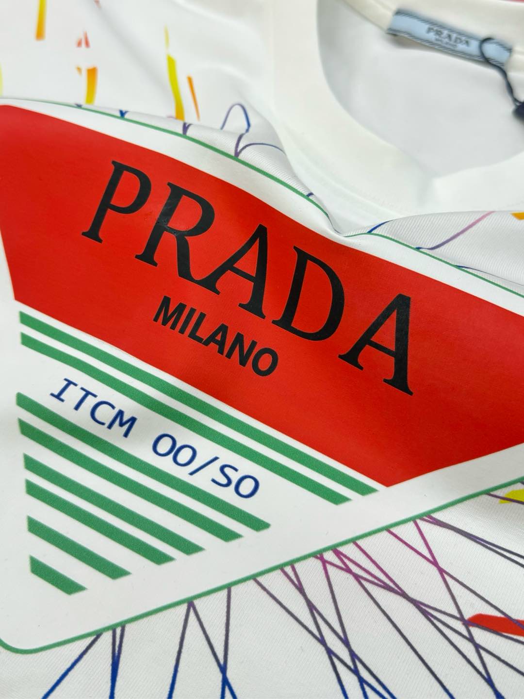 
⚜️PRAD*普拉-达25s新款T恤.男女同款！最新颖的图形烫画设计，双层工艺立体色彩质感满满.高级时
