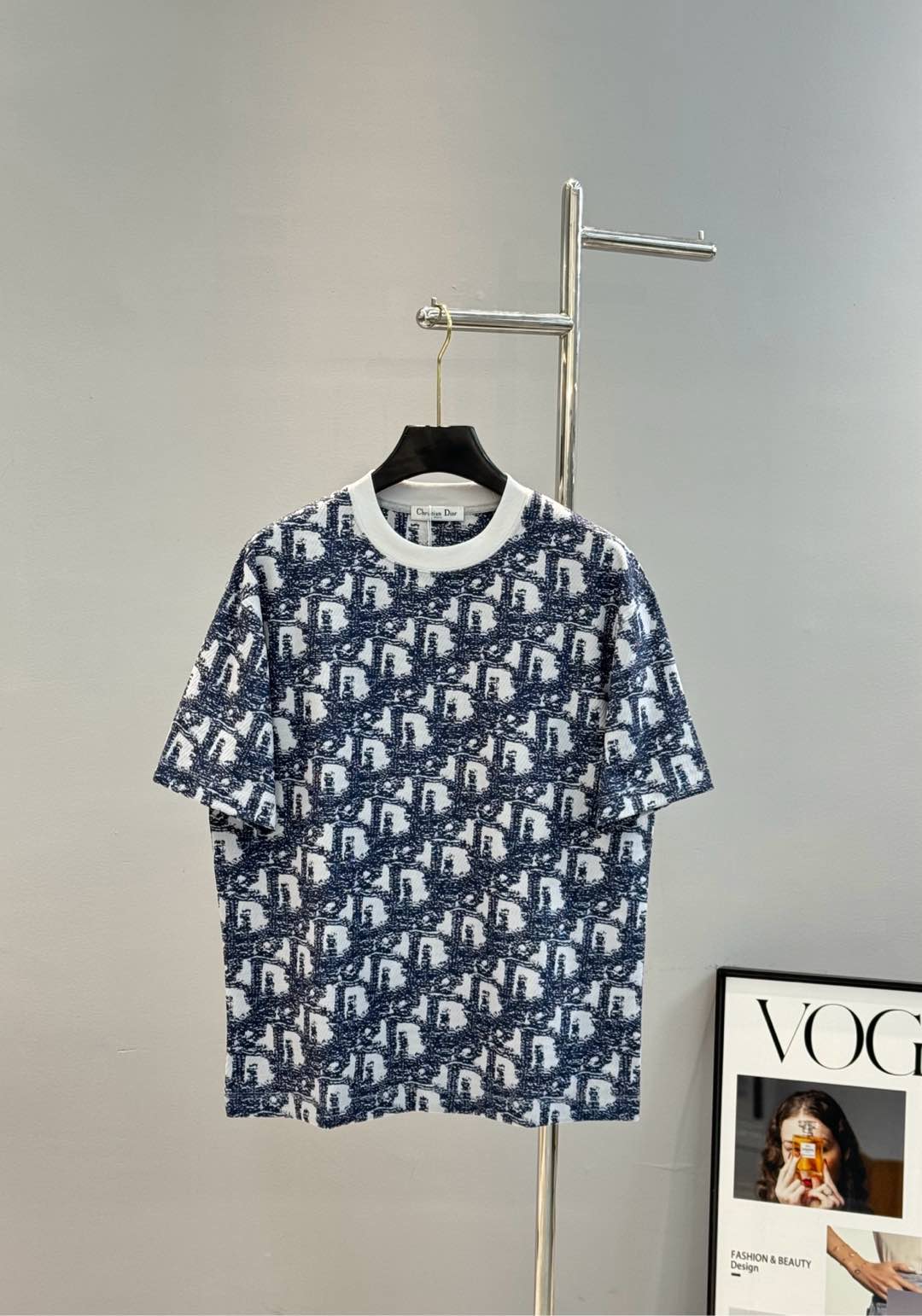 
⚜️Dio*r迪-奥高端潮牌T恤新款驾到.炸街了❗️男女同款！25s新款推荐.满身dior立体提花工艺