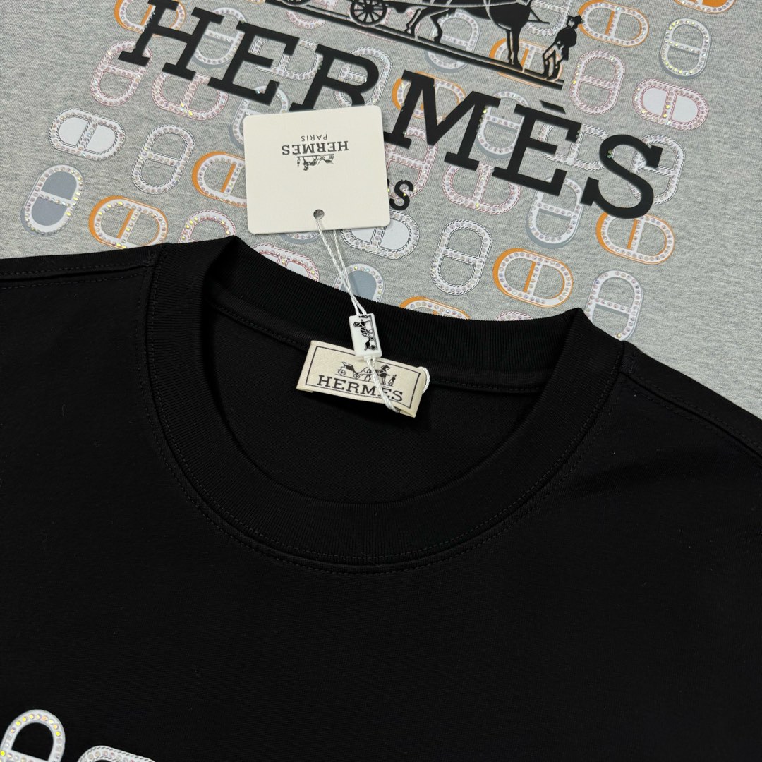 
⚜️HERM*S *爱马*25s新款T恤.男女同款.同步官网发售 ！ 为全新系列注入满满活力，这款单品