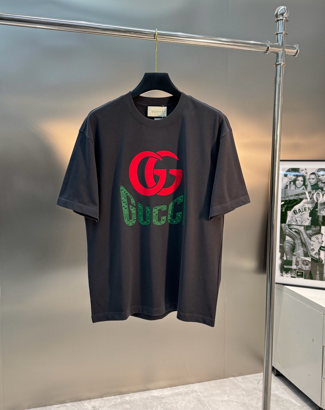 
⚜️GUCC*潮牌25s新款圆领T恤.男女同款～潮人必备！胸前定制品牌图形烫画工艺.双层工艺色彩层次分