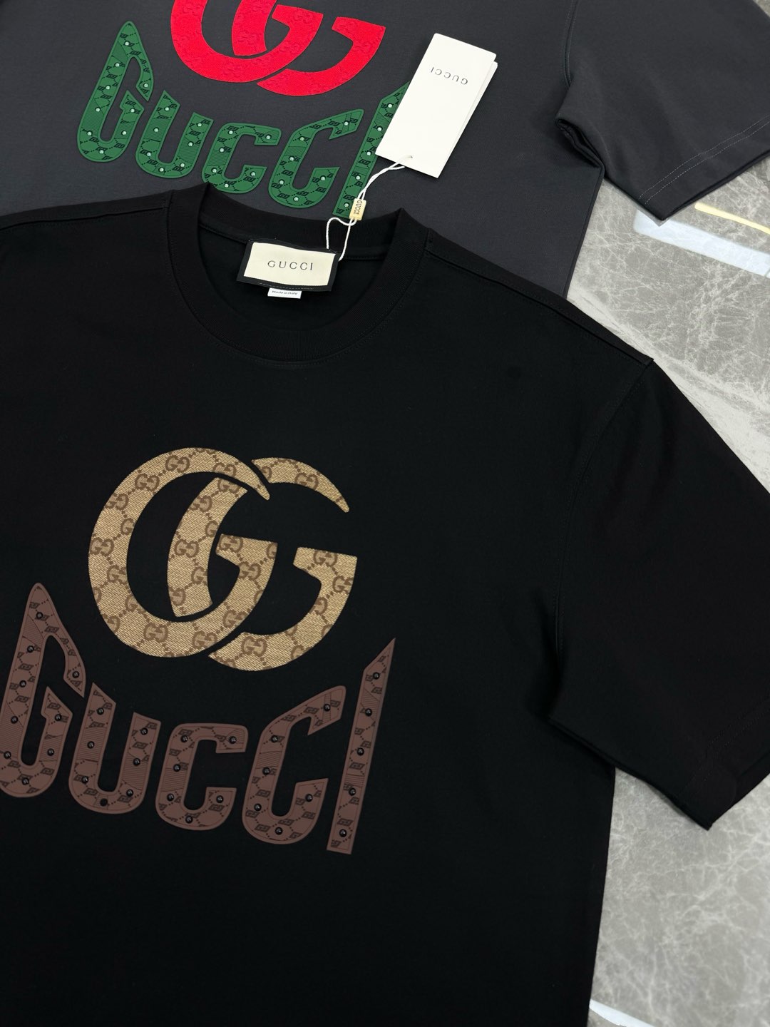 
⚜️GUCC*潮牌25s新款圆领T恤.男女同款～潮人必备！胸前定制品牌图形烫画工艺.双层工艺色彩层次分