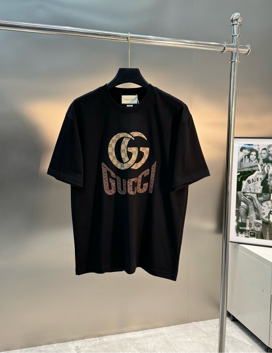 
⚜️GUCC*潮牌25s新款圆领T恤.男女同款～潮人必备！胸前定制品牌图形烫画工艺.双层工艺色彩层次分