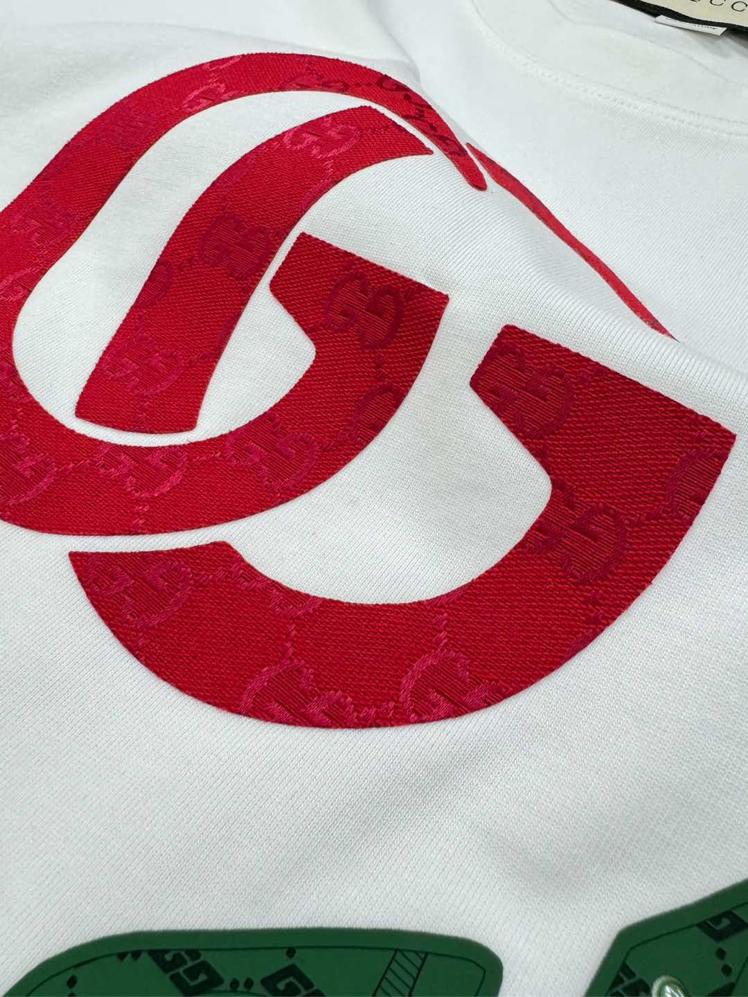 
⚜️GUCC*潮牌25s新款圆领T恤.男女同款～潮人必备！胸前定制品牌图形烫画工艺.双层工艺色彩层次分