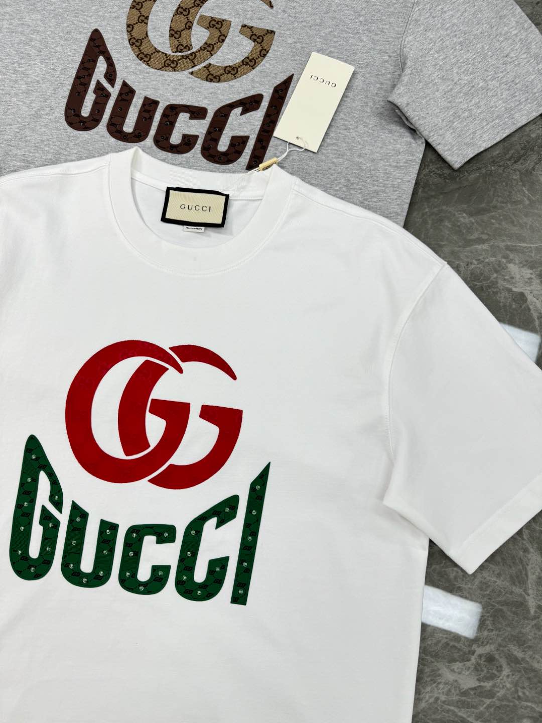 
⚜️GUCC*潮牌25s新款圆领T恤.男女同款～潮人必备！胸前定制品牌图形烫画工艺.双层工艺色彩层次分
