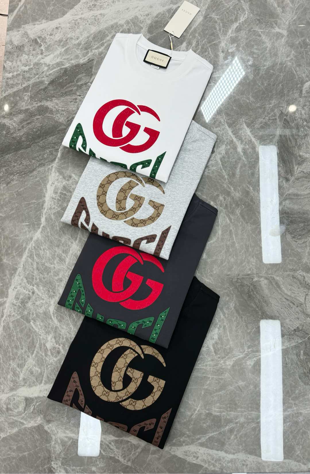 
⚜️GUCC*潮牌25s新款圆领T恤.男女同款～潮人必备！胸前定制品牌图形烫画工艺.双层工艺色彩层次分