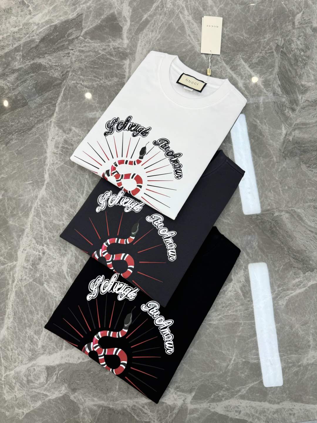 
⚜️GUCC*潮牌25s新款圆领T恤.蛇年特供.男女同款～爆款必推得意胸口定制印花工艺.烫画品牌字母l