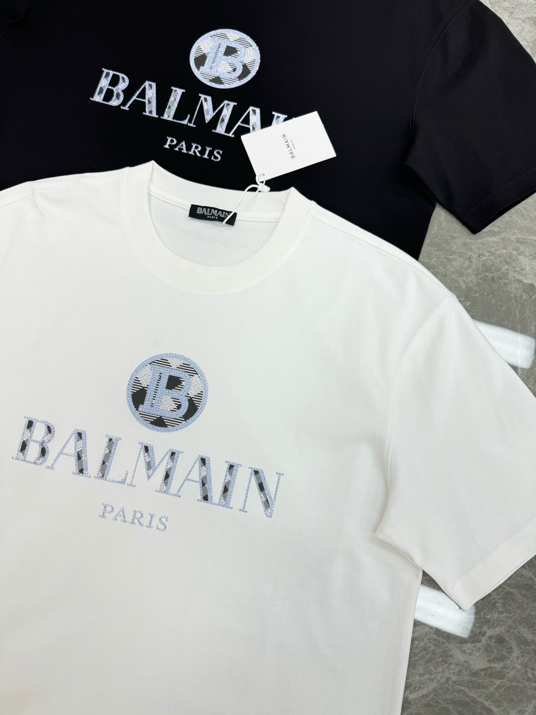 
⚜️BALMAI*巴尔曼25s新款圆领T恤！男女同款.胸前字母印花搭配烫钻工艺增添活力感！蓝色搭配经典