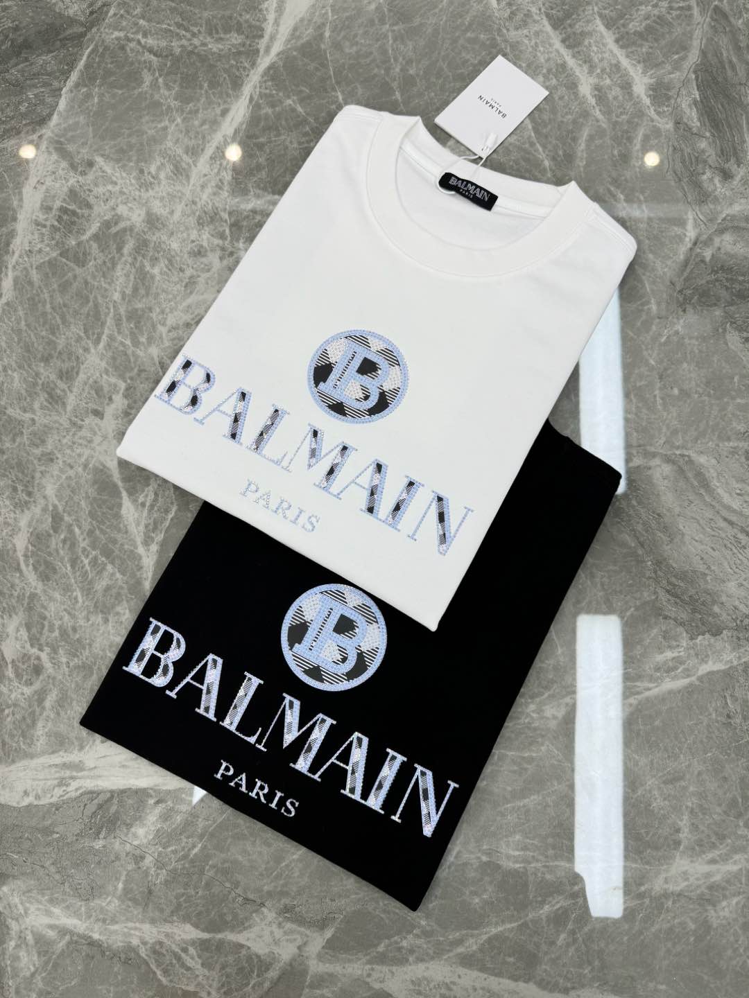 
⚜️BALMAI*巴尔曼25s新款圆领T恤！男女同款.胸前字母印花搭配烫钻工艺增添活力感！蓝色搭配经典