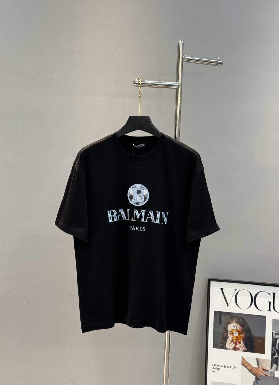 
⚜️BALMAI*巴尔曼25s新款圆领T恤！男女同款.胸前字母印花搭配烫钻工艺增添活力感！蓝色搭配经典