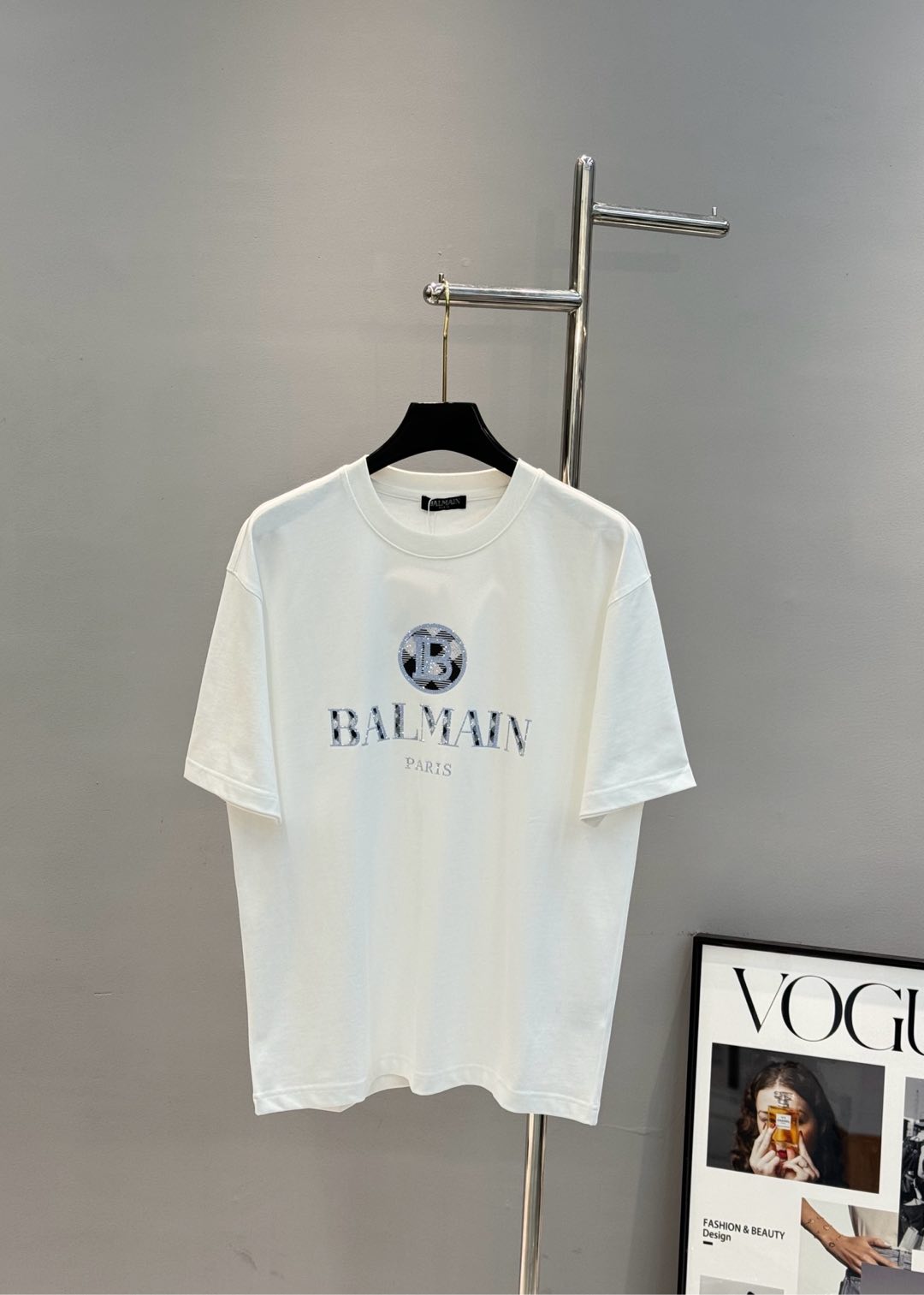 
⚜️BALMAI*巴尔曼25s新款圆领T恤！男女同款.胸前字母印花搭配烫钻工艺增添活力感！蓝色搭配经典