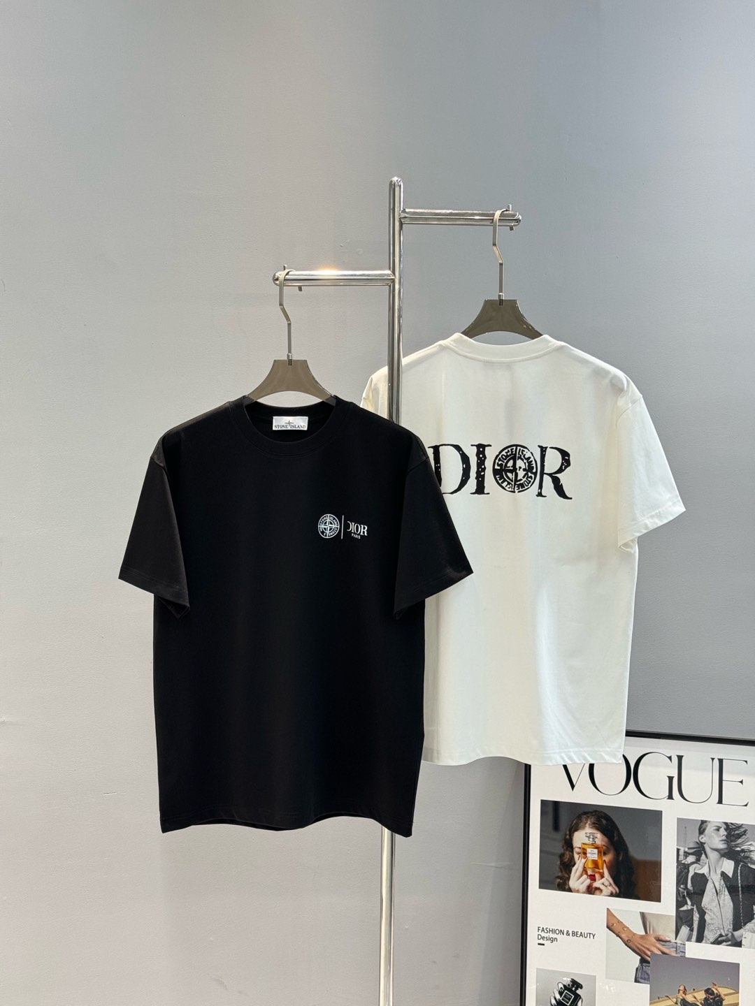 
⚜️DIO*R迪-奥25s新款情侣圆领T恤！石头岛联名款.双面新款3D立体字母印花.300g甄选100