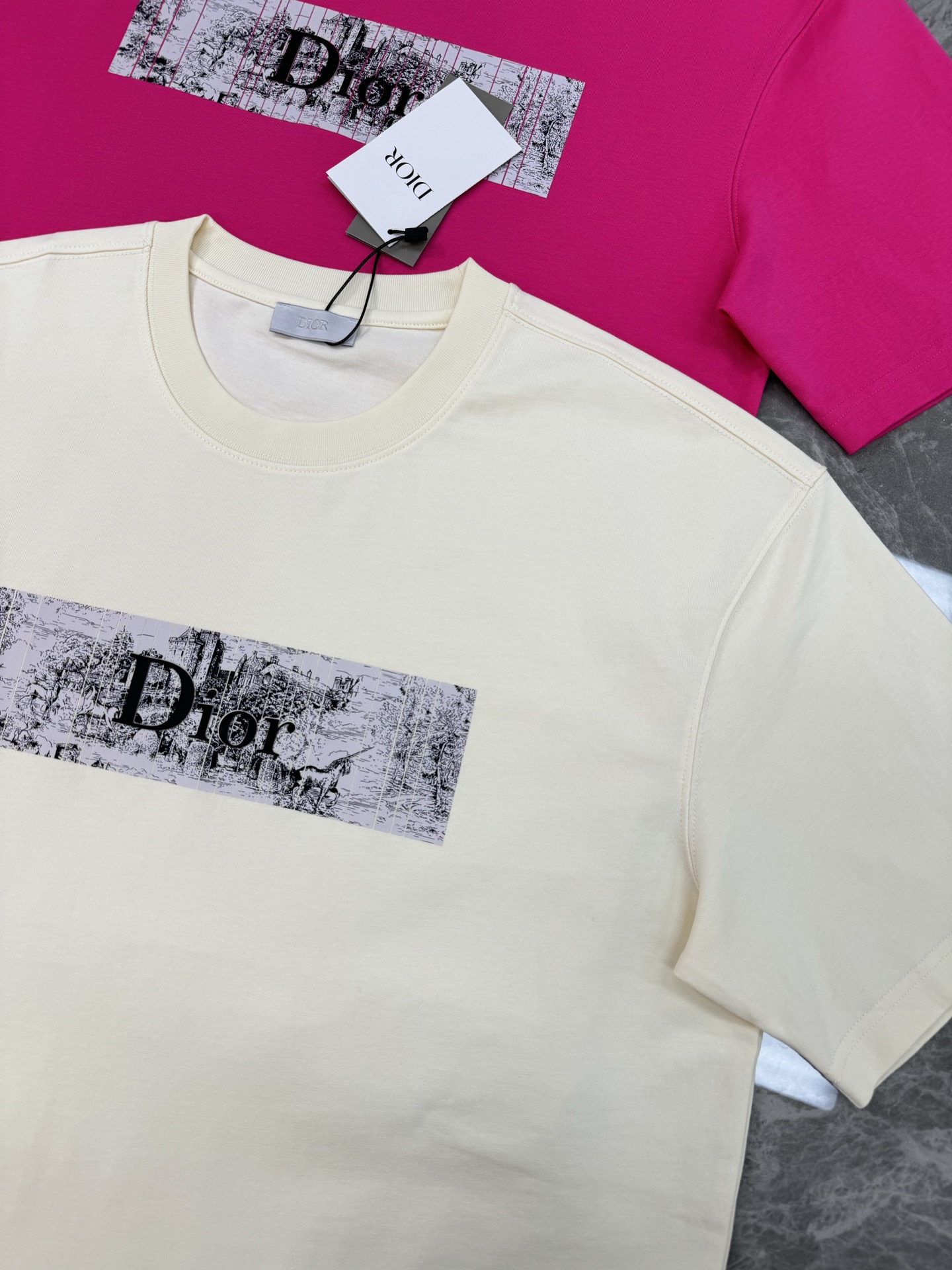 
⚜️DIO*R迪-奥25s新款情侣圆领T恤！胸前新款3D爆裂感立体硅胶印花.300g甄选100%纯棉质