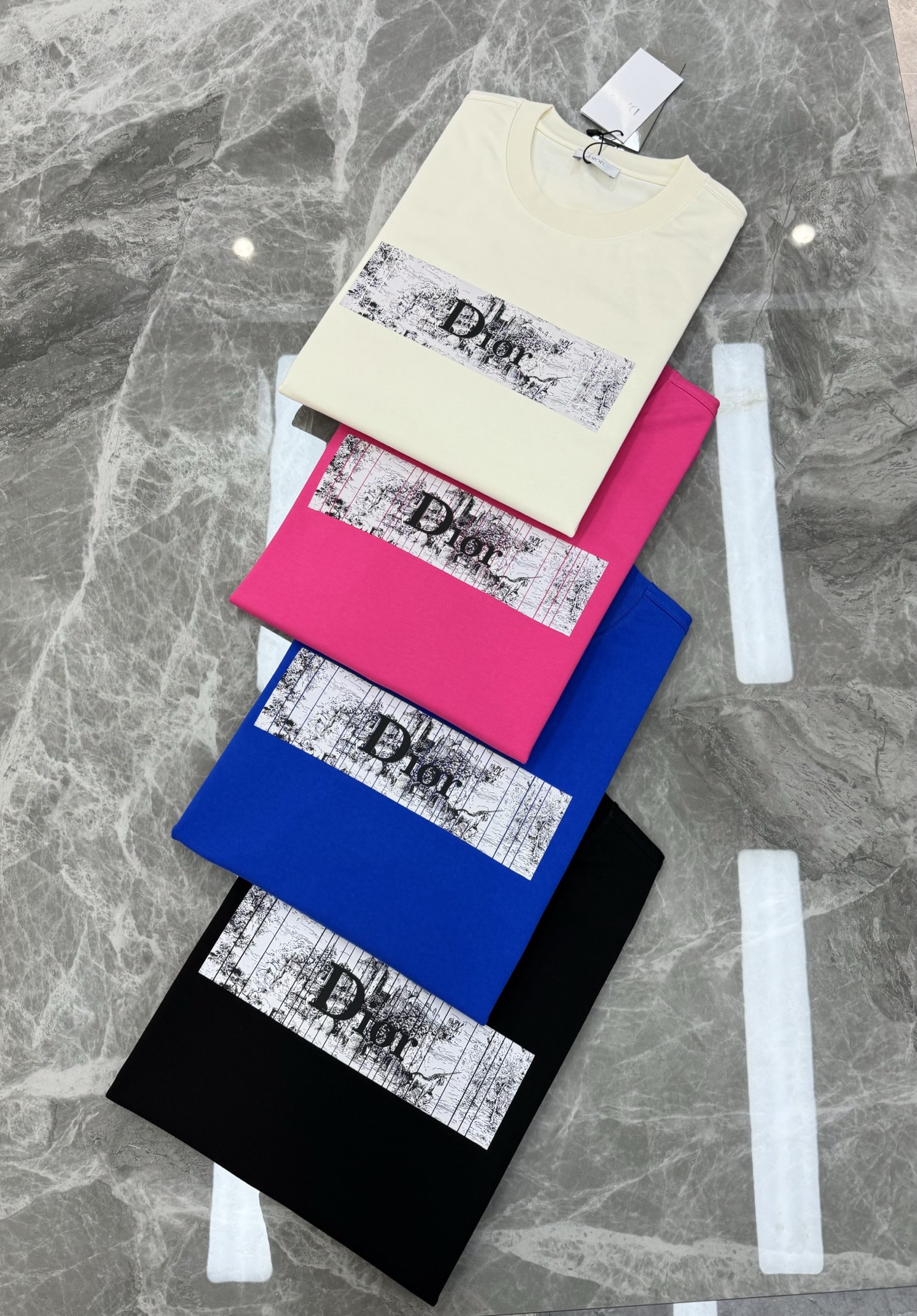 
⚜️DIO*R迪-奥25s新款情侣圆领T恤！胸前新款3D爆裂感立体硅胶印花.300g甄选100%纯棉质