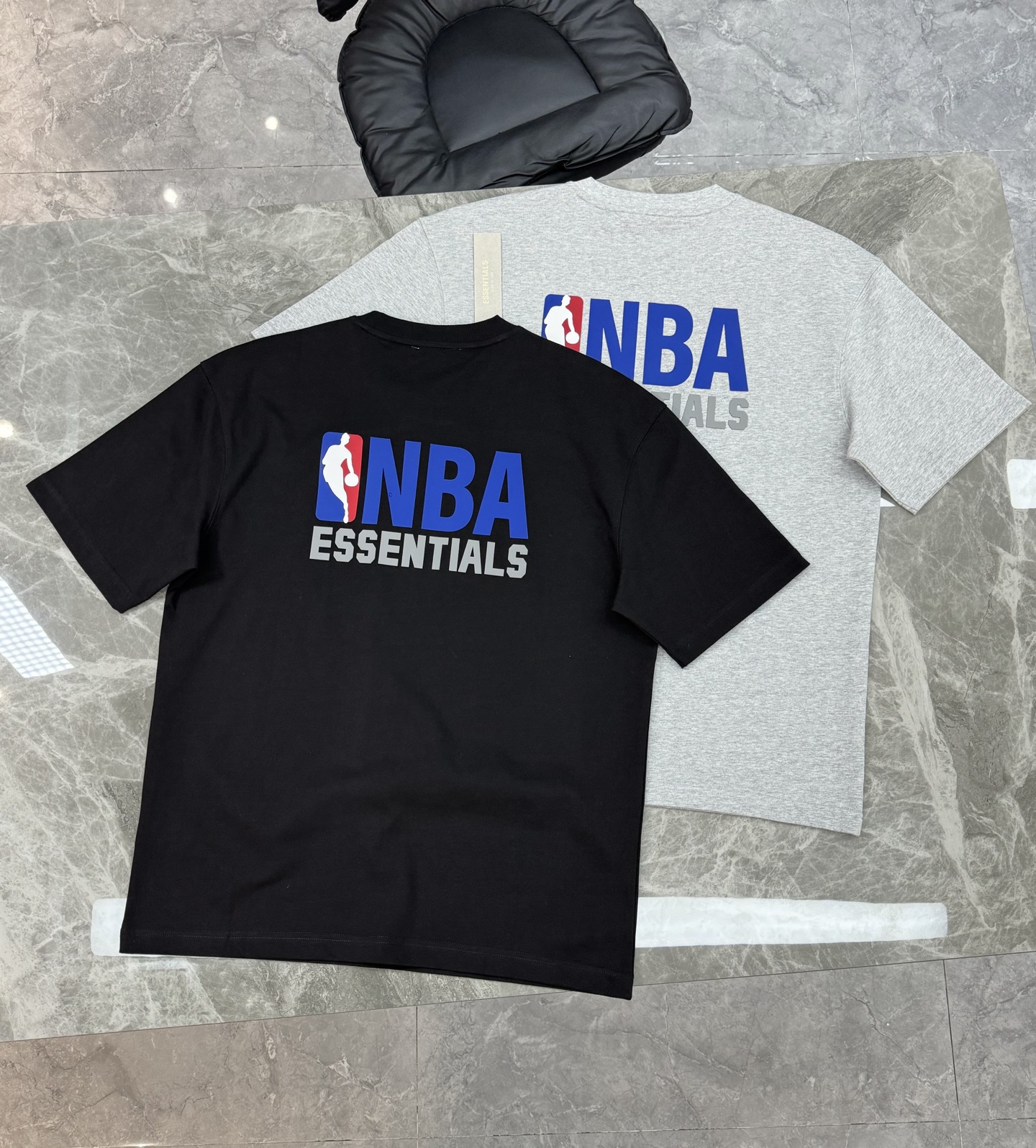 
⚜️ ESSENTIAL*联名NBA潮牌T恤.25s新款推荐！男女同款～极简风街头美学创造经典！重磅来