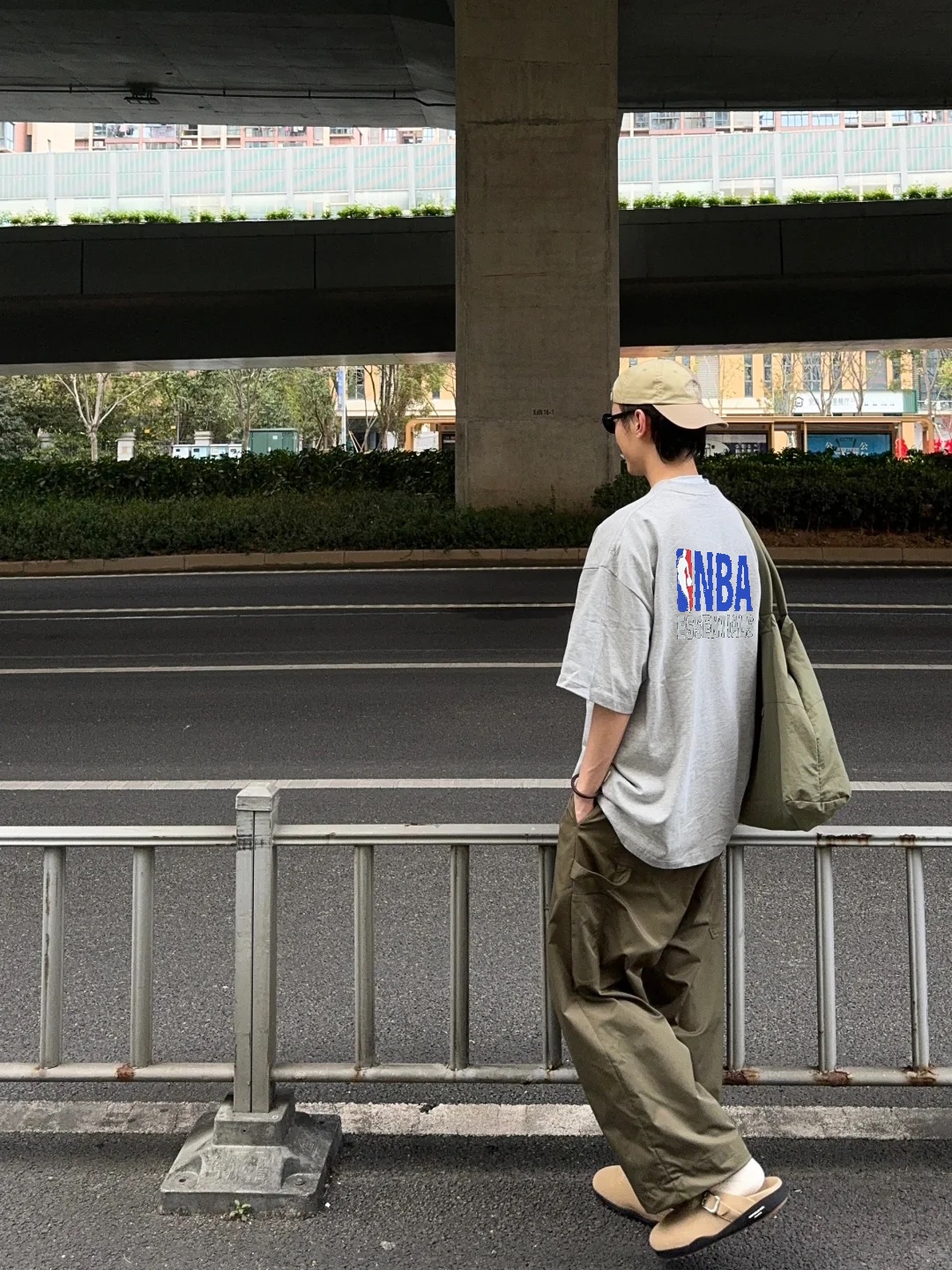 
⚜️ ESSENTIAL*联名NBA潮牌T恤.25s新款推荐！男女同款～极简风街头美学创造经典！重磅来