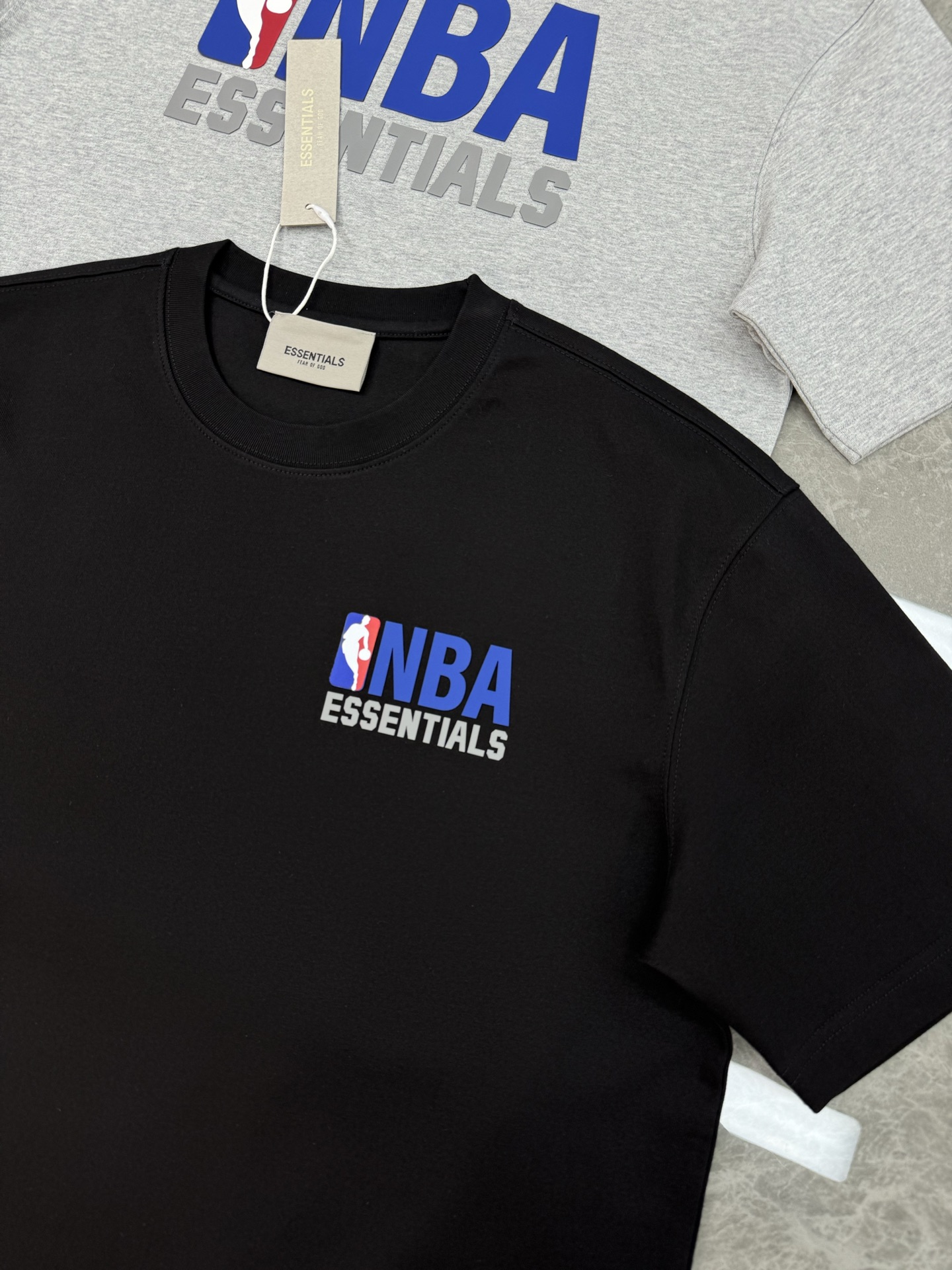 
⚜️ ESSENTIAL*联名NBA潮牌T恤.25s新款推荐！男女同款～极简风街头美学创造经典！重磅来