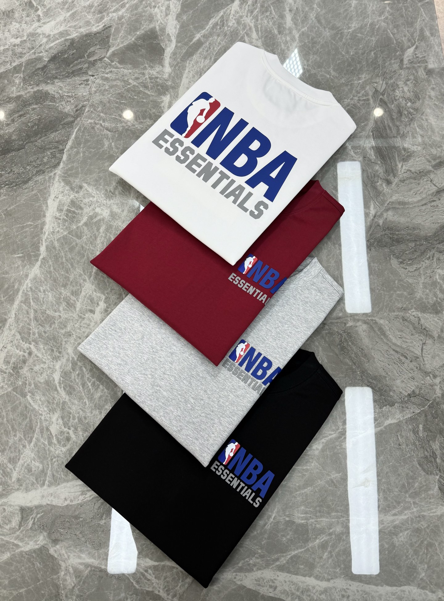 
⚜️ ESSENTIAL*联名NBA潮牌T恤.25s新款推荐！男女同款～极简风街头美学创造经典！重磅来