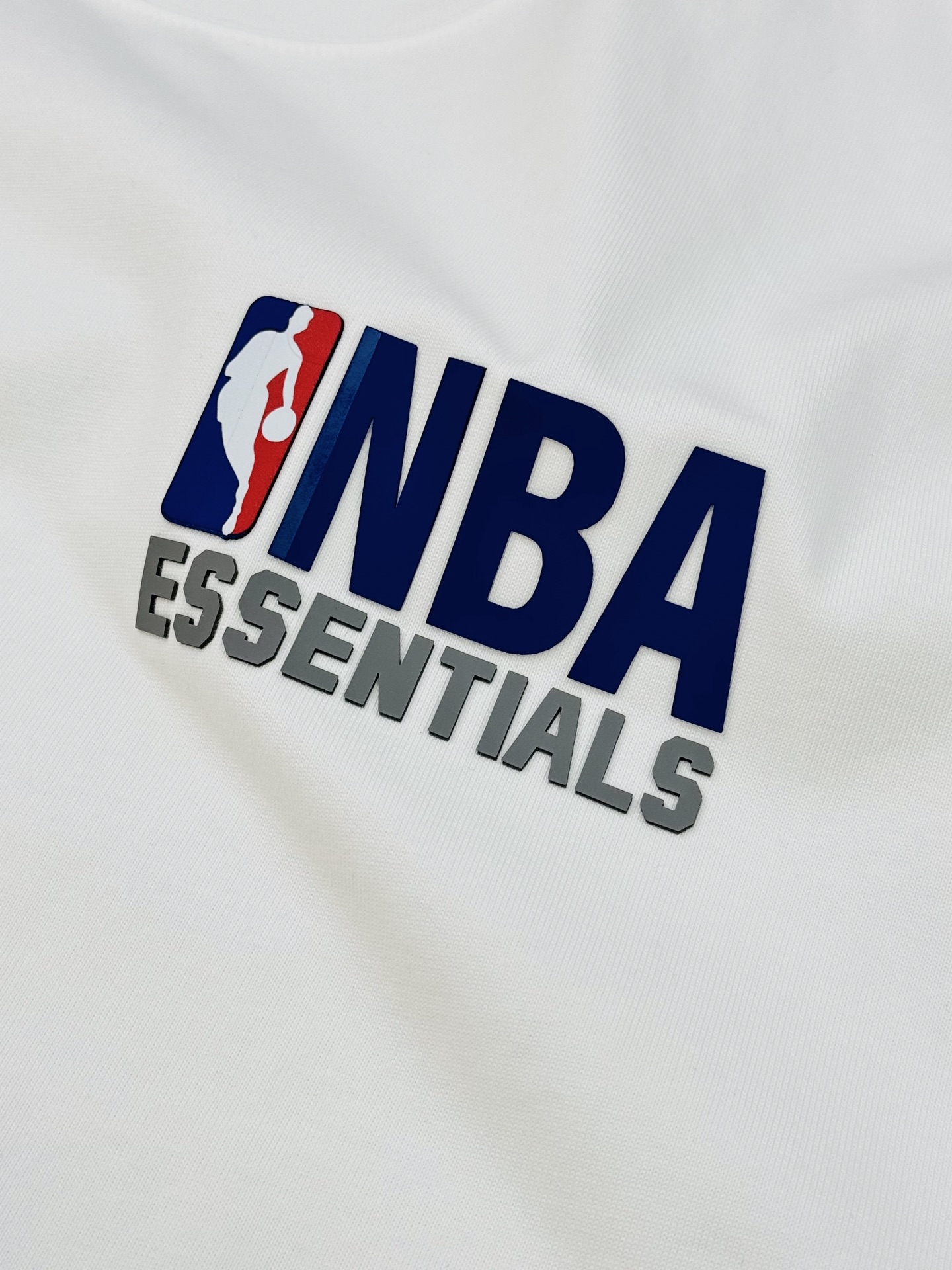 
⚜️ ESSENTIAL*联名NBA潮牌T恤.25s新款推荐！男女同款～极简风街头美学创造经典！重磅来