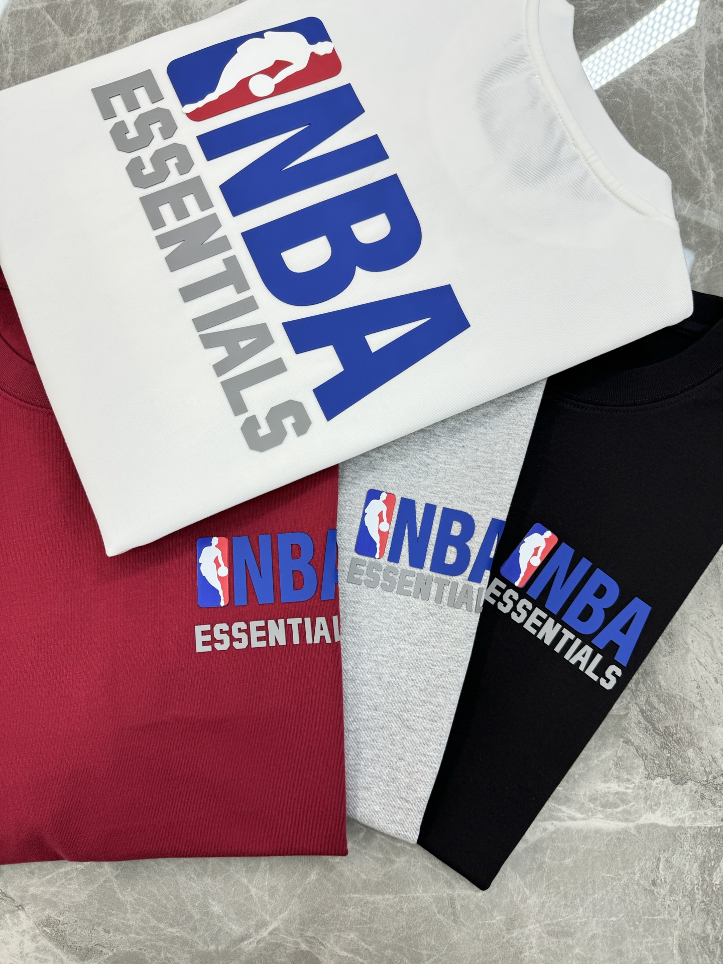 
⚜️ ESSENTIAL*联名NBA潮牌T恤.25s新款推荐！男女同款～极简风街头美学创造经典！重磅来