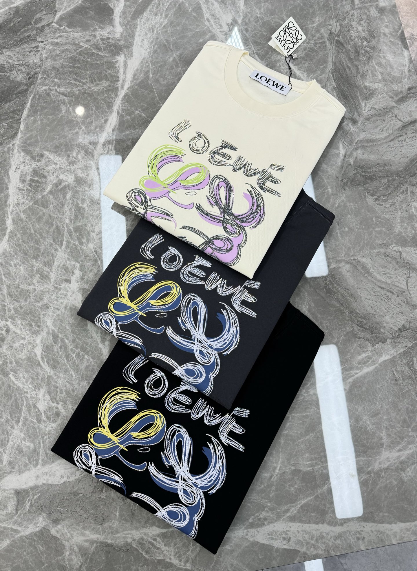 
⚜️Loew*e 罗意-威25s新款潮牌T恤.男女同款！重工水洗面料.最新花型设计.os版型不挑人，烫