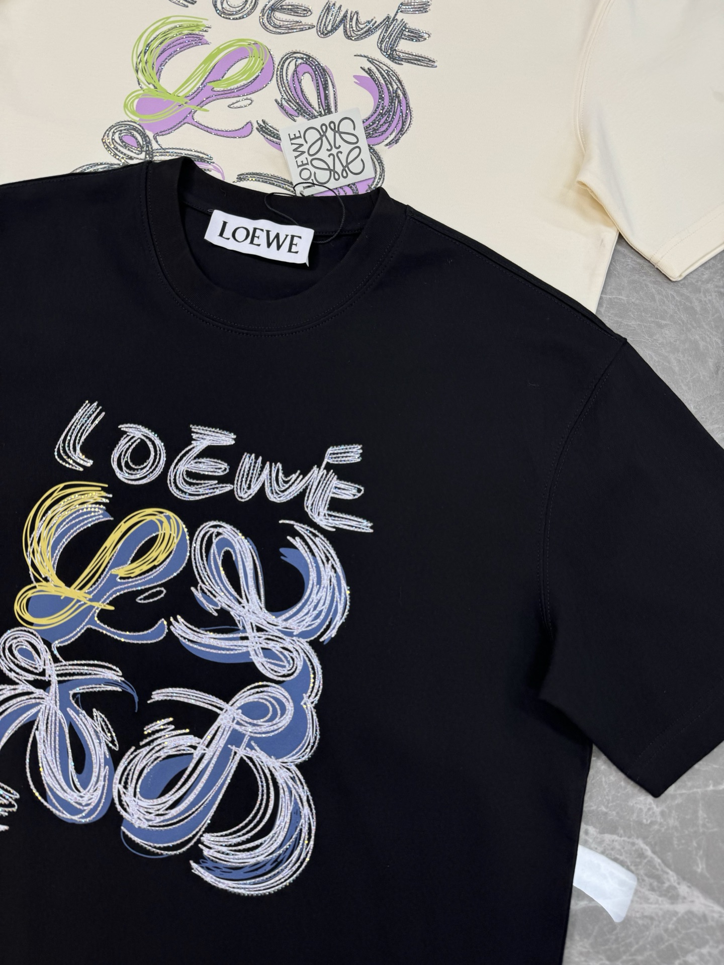 
⚜️Loew*e 罗意-威25s新款潮牌T恤.男女同款！重工水洗面料.最新花型设计.os版型不挑人，烫