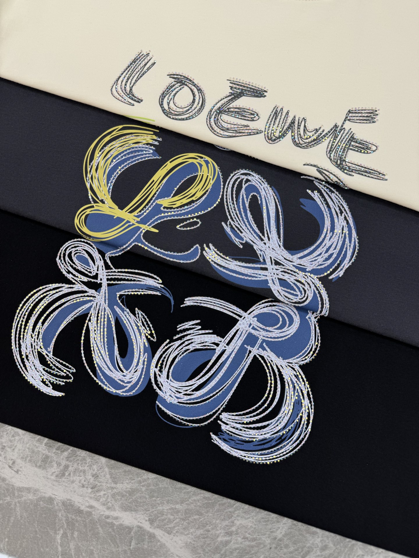 
⚜️Loew*e 罗意-威25s新款潮牌T恤.男女同款！重工水洗面料.最新花型设计.os版型不挑人，烫
