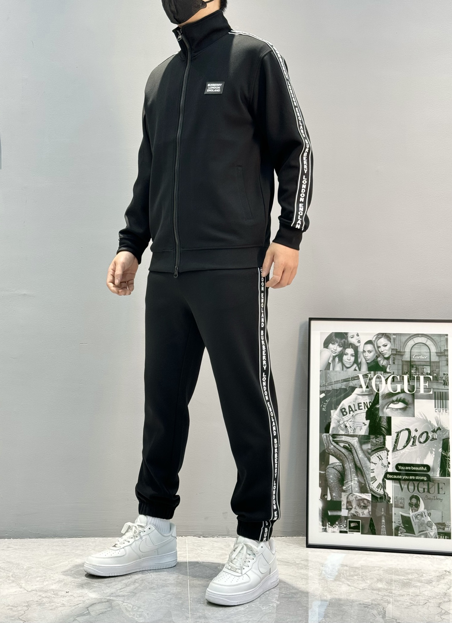 
⚜️BBR*巴宝-莉2025s新品天丝休闲裤.可搭配套装！黑白灰搭配全新设计理念.秋冬季节新一季力推运