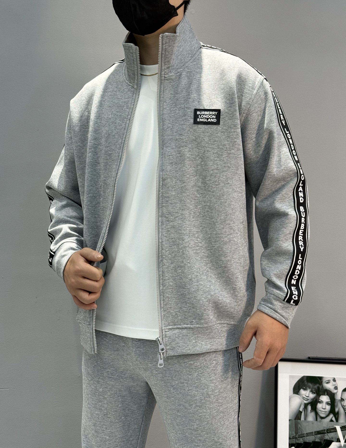 
⚜️BBR*巴宝-莉2025s新品天丝拉锁款外套！可搭配套装！黑白灰搭配全新设计理念.秋冬季节新一季力