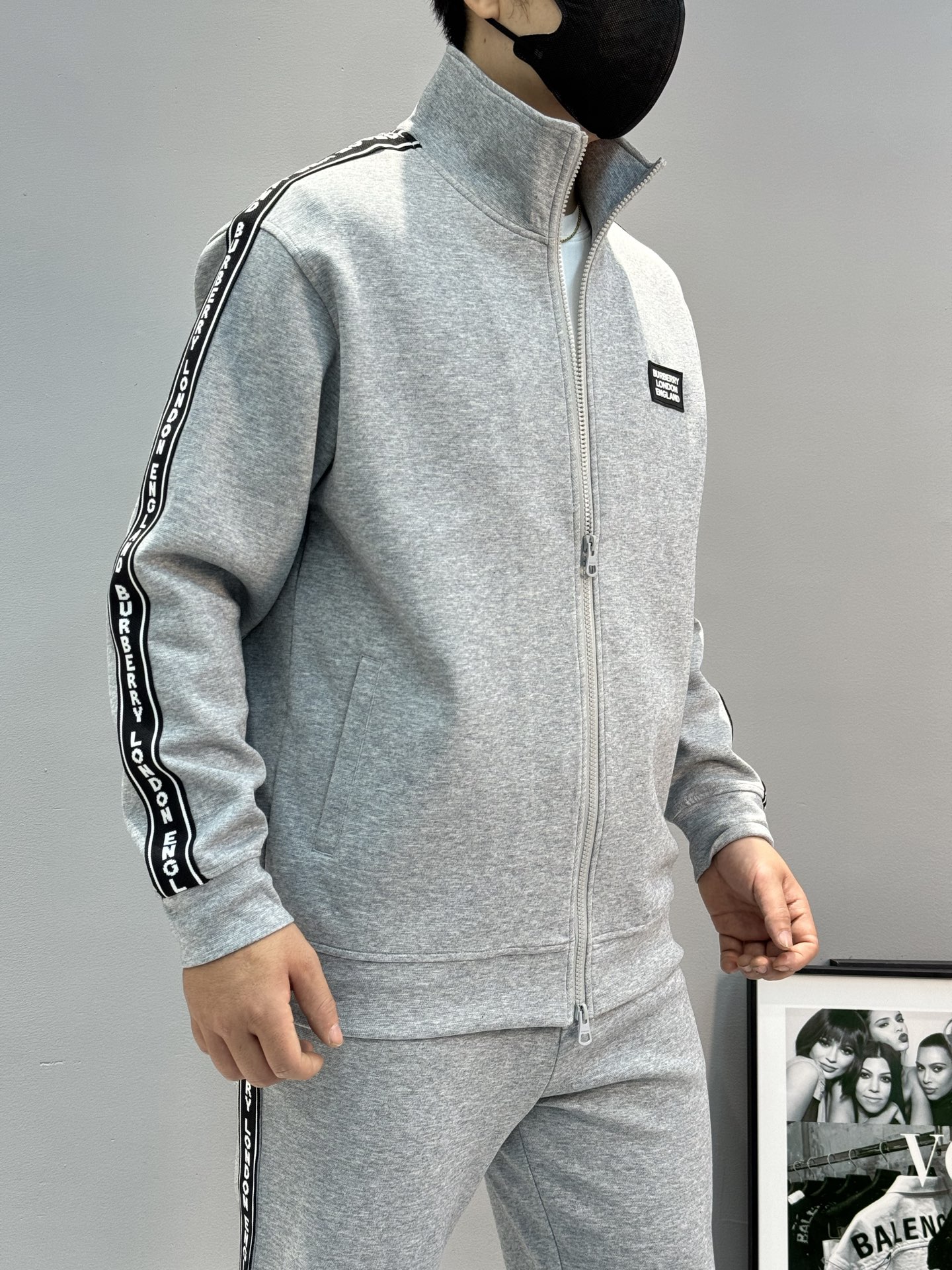 
⚜️BBR*巴宝-莉2025s新品天丝拉锁款外套！可搭配套装！黑白灰搭配全新设计理念.秋冬季节新一季力