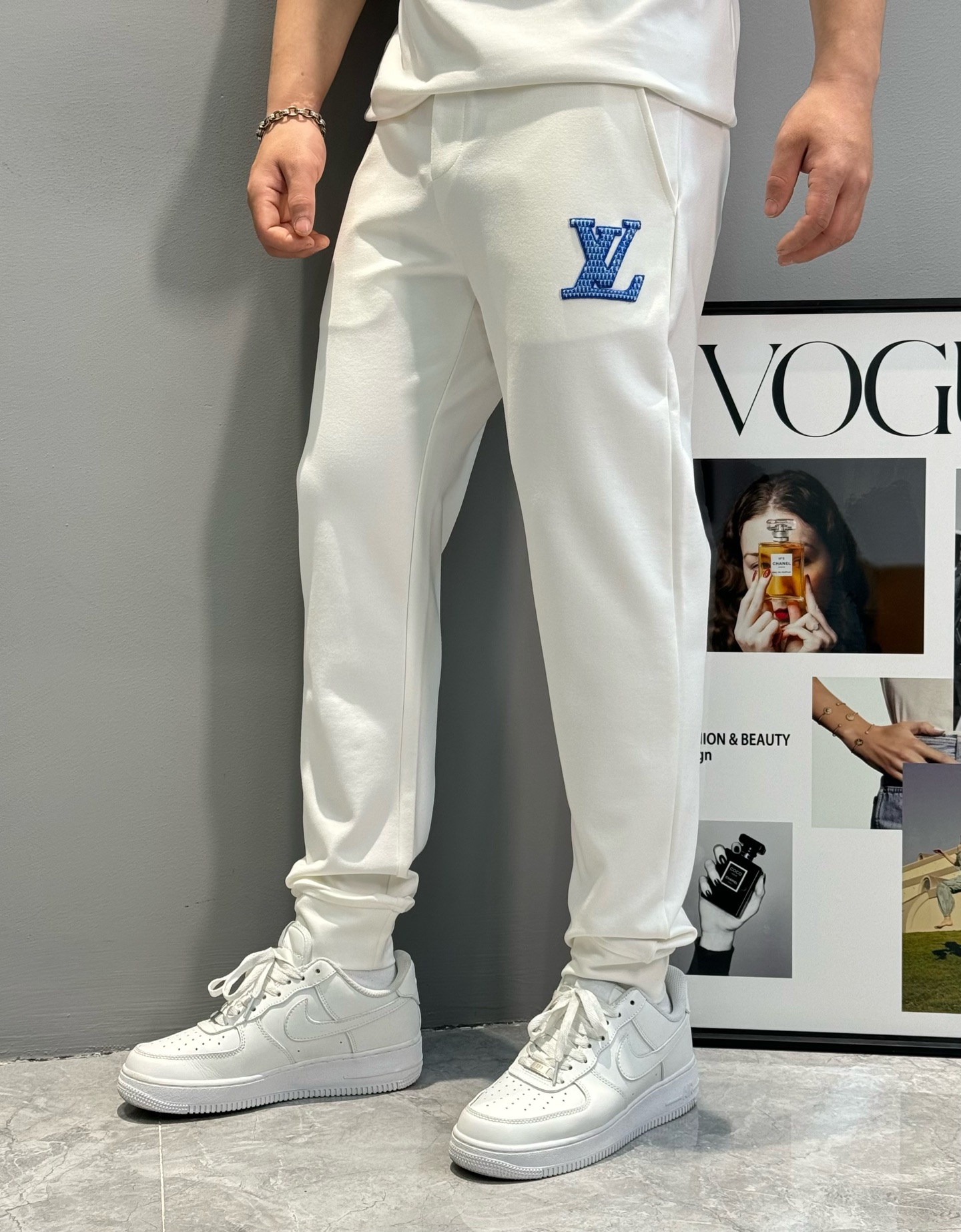 
⚜️驴牌*25s春款男士休闲卫裤.一款专为秋季打造的休闲裤装，客供针织纯棉，优选定制锦棉面料.属于金属