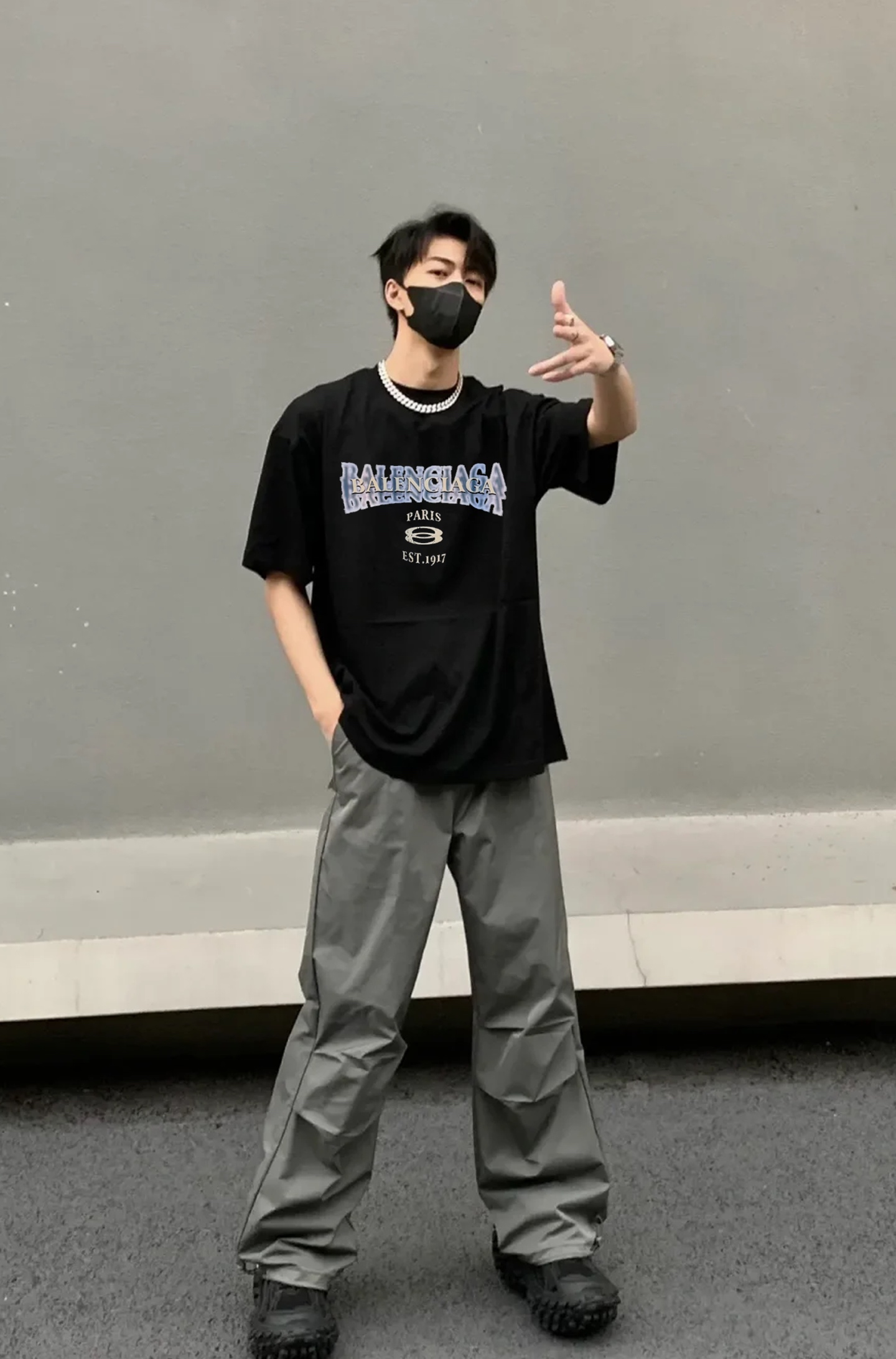 
⚜️balenciag*巴黎25s新款圆领T恤.重水洗潮牌T恤！男女同款～不同工艺呈现不一样的视觉感受