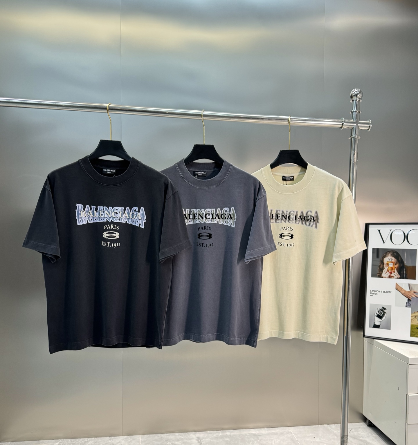 
⚜️balenciag*巴黎25s新款圆领T恤.重水洗潮牌T恤！男女同款～不同工艺呈现不一样的视觉感受