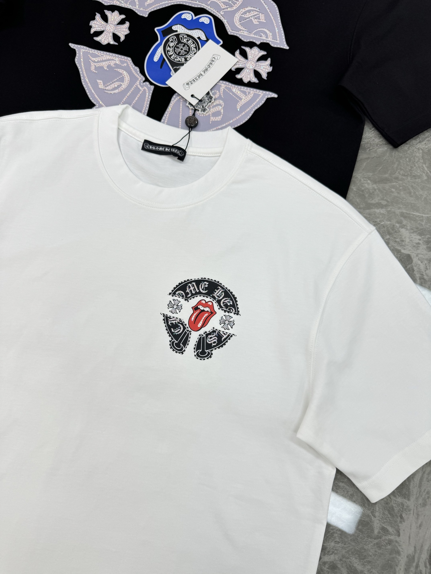 
⚜️ Chrome Hearts克罗心25s潮牌T恤.男女同款！克罗心马蹄章标识烫画设计.搭配经典大舌