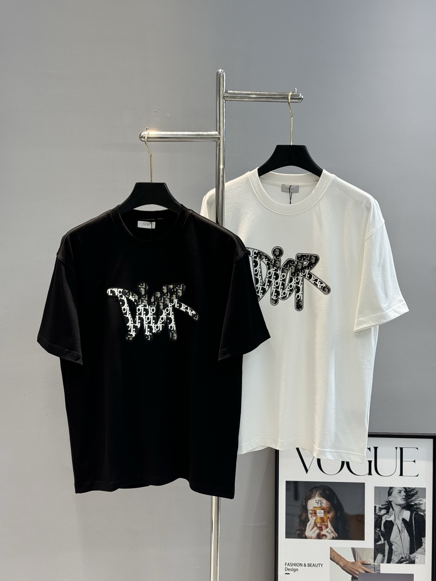 
⚜️DIO*R迪-奥25s新款情侣圆领T恤！胸前新款印花.双层工艺.蝴蝶效应精致印花.烫钻工艺立体感十