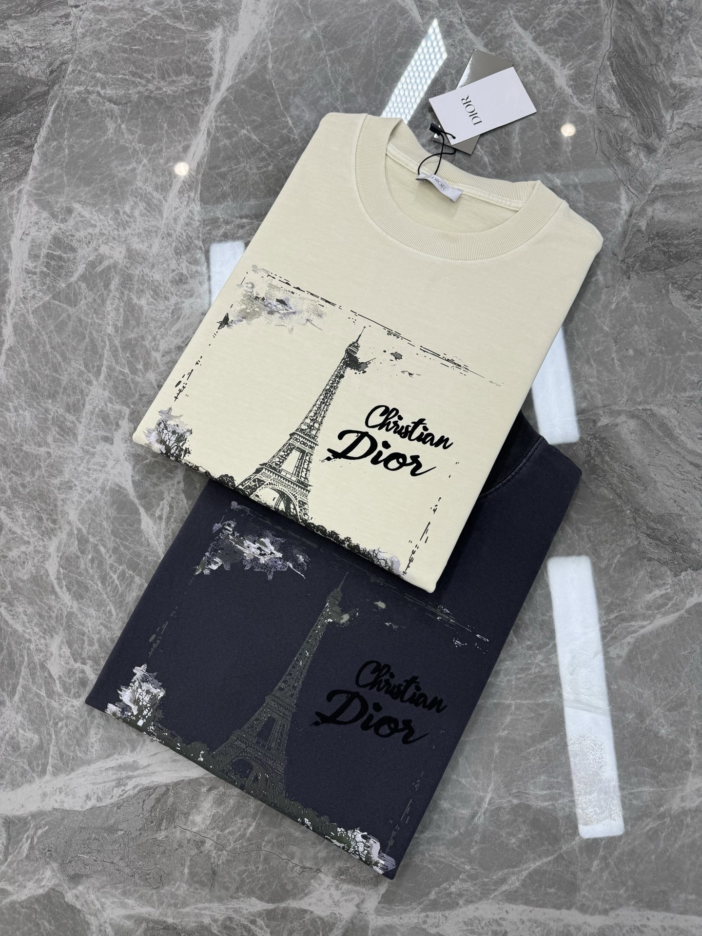 
⚜️Dio*r迪奥25s新款潮牌T恤.男女同款！重水洗系列.巴黎铁塔造型图形设计.搭配品牌字母烫绒搭配
