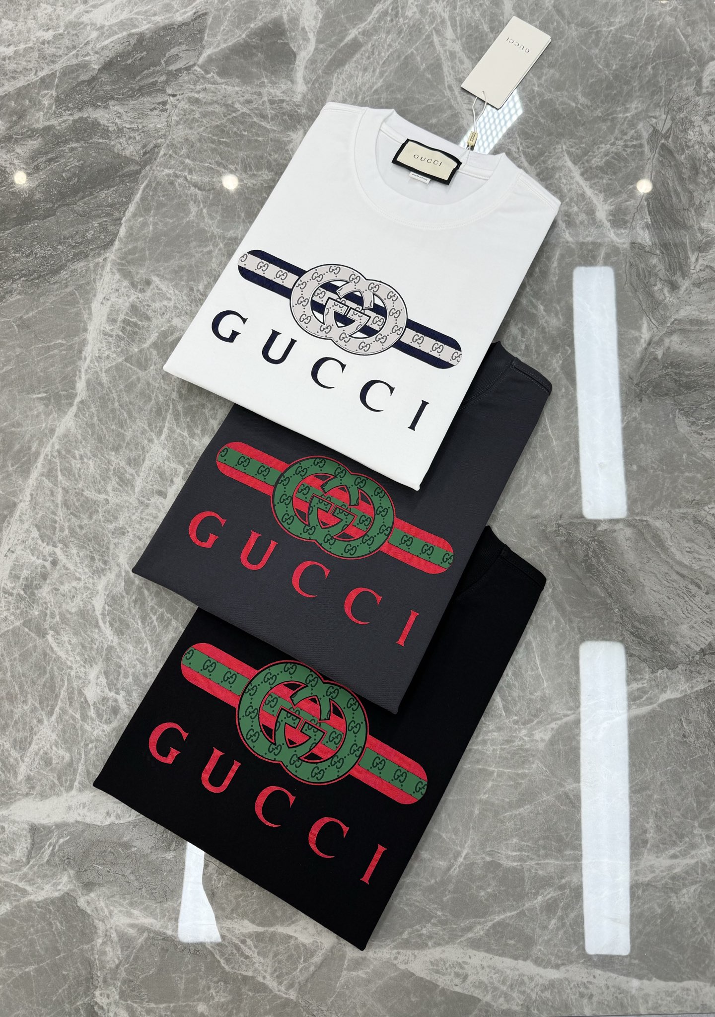 
⚜️GUCC*潮牌25s新款圆领T恤.男女同款～潮人必备！胸前定制品牌图形烫画工艺.平面硅胶搭配定制G