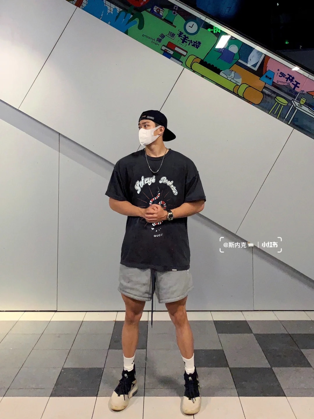 
⚜️GUCC*潮牌25s新款圆领T恤.蛇年特供.男女同款～爆款必推得意胸口定制印花工艺.烫画品牌字母l