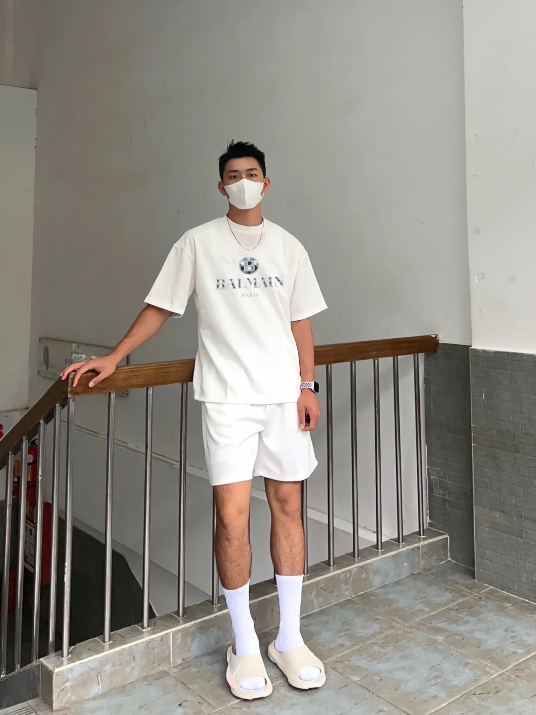 
⚜️BALMAI*巴尔曼25s新款圆领T恤！男女同款.胸前字母印花搭配烫钻工艺增添活力感！蓝色搭配经典