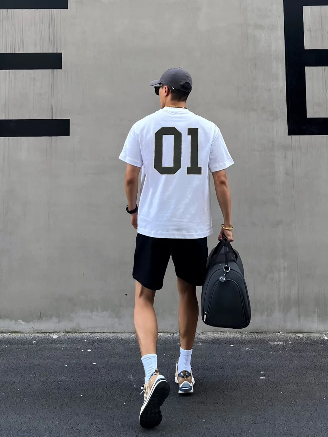 NO:120171,BALENCIAG*Balenci*25s new T-shirt. Recommended for men and women!  g纯棉面料,柔软舒适.透气吸汗.上身舒适.轻松驾驭......胸前后背采用5D热胶浮雕印烫,搭配原版刺绣标识工艺.炸裂超级立体的质感...超级费工时且工艺极难 正所谓窥小而知大 及小的细节体现服装的考究,随意上身即是最好的画面！  !  !  !  Color white, rose red, color blue, black, code number S-3XL micro-expanded version (175/145 jin recommended L), balenciaga,tees, t-shirt, alexander wang19860909BALENCIAG*巴黎世*25s新款T恤.男女同款推荐！g纯棉面料,柔软舒适.透气吸汗.上身舒适.轻松驾驭......胸前后背采用5D热胶浮雕印烫,搭配原版刺绣标识工艺.炸裂超级立体的质感...超级费工时且工艺极难 正所谓窥小而知大 及小的细节体现服装的考究,随意上身即是最好的画面！！！！颜色白色.玫红.彩蓝.黑色.码数S-3XL微扩版型（175/145斤建议L）,,balenciaga,tees，t-shirt,alexander wang,Men's clothing