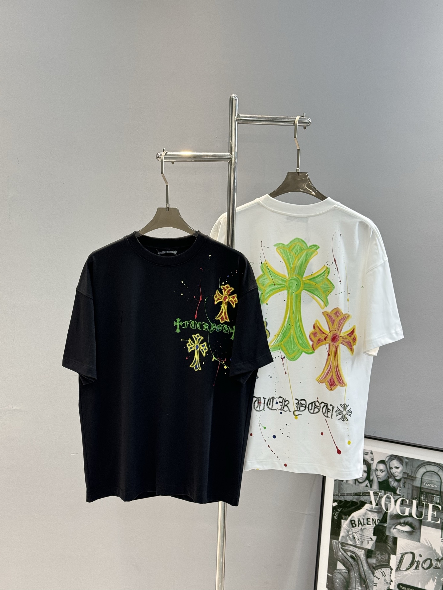 NO:120164,CHrome Hearts 25ss Summer New Hand Drawn Short Sleeve T-shirt!  The counter is synchronized, and each piece is made of pure hand-painted. The personalized art series is exclusively released on the entire network. The versatile details are perfectly processed 260 grams of pure cotton fabric is very exquisite. The original fabric is the same as the Internet celebrity celebrity and the same high-quality feel is very comfortable. Fashion and personalized. The super versatile and beautiful style is the same as the men and women!  Color black. White. European code S-XL (175/140 jin recommended M), chrome hearts, chrome hearts, T-shirt, tees, t-shirt, alexander wang19860909CHrome Hearts克罗心25ss夏季新款手绘短袖T恤！专柜同步,每一件都是纯手工画制而成. 个性艺术系列全网独家首发 百搭款细节处理完美260克纯棉面料十分精致 原版面料 网红明星同款高版本 高品质手感非常舒服 时尚又个性 超级百搭好看的一款男女同款！颜色黑色.白色.欧码S-XL（175/140斤建议M）,,chrome hearts,chrome hearts,T-shirt,tees，t-shirt,alexander wang,Men's clothing