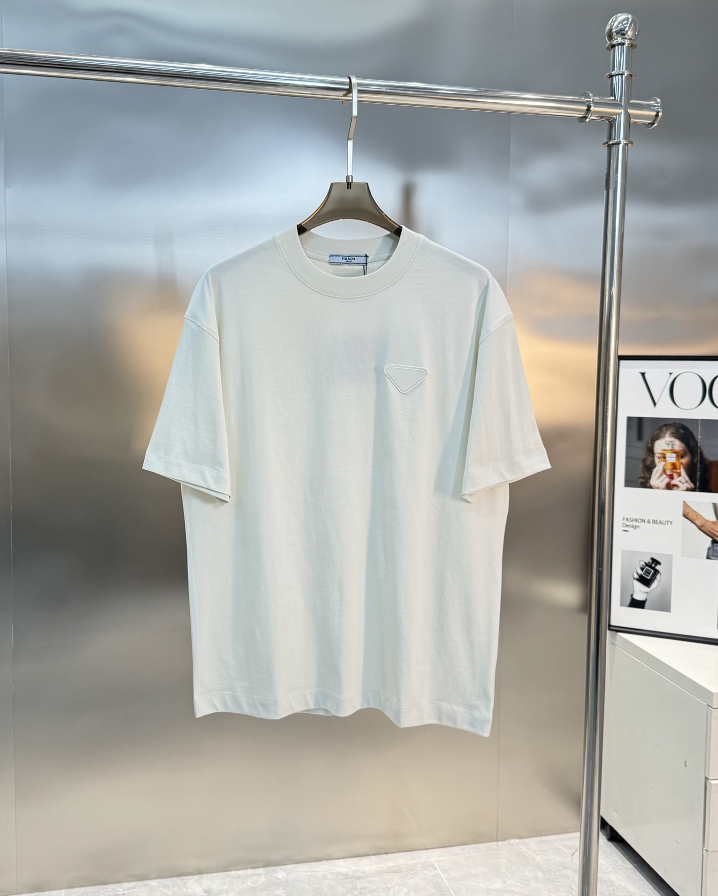 PRAD*普拉达25s新款T恤.男女同款.基础款推荐.经典倒三角LOGO辨识度鲜明超级走心！！！本色定制