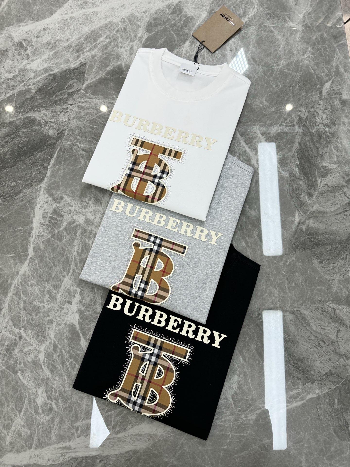 
        BBR*burberr*巴宝莉25s春夏新款T恤.宽松版型男女同款！经典TB造型.搭配